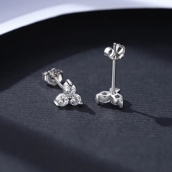Jewelry - 0.60ct. t.w. Moissanite Clover Dainty Silver Stud Earrings NEW
